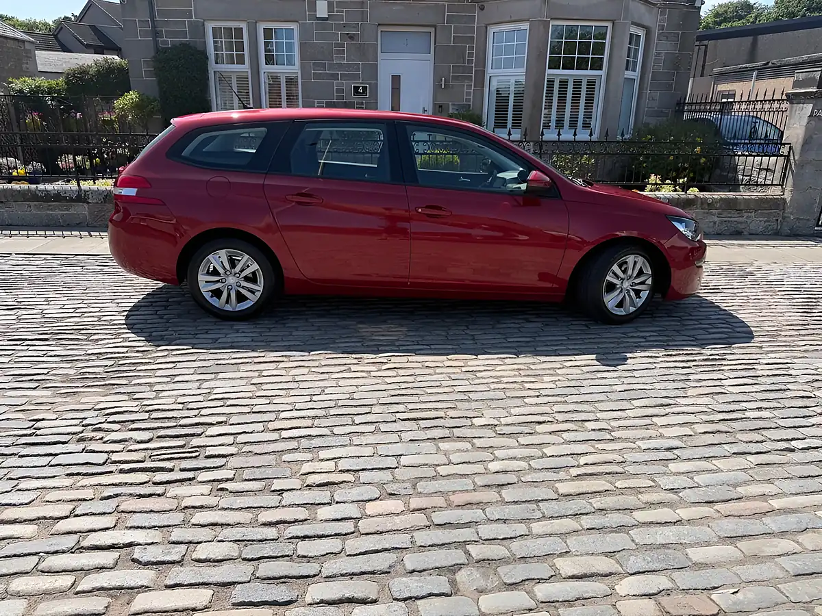 Used 2015 Peugeot 308 Sw Active Rioja Red - Interior and Exterior details 10