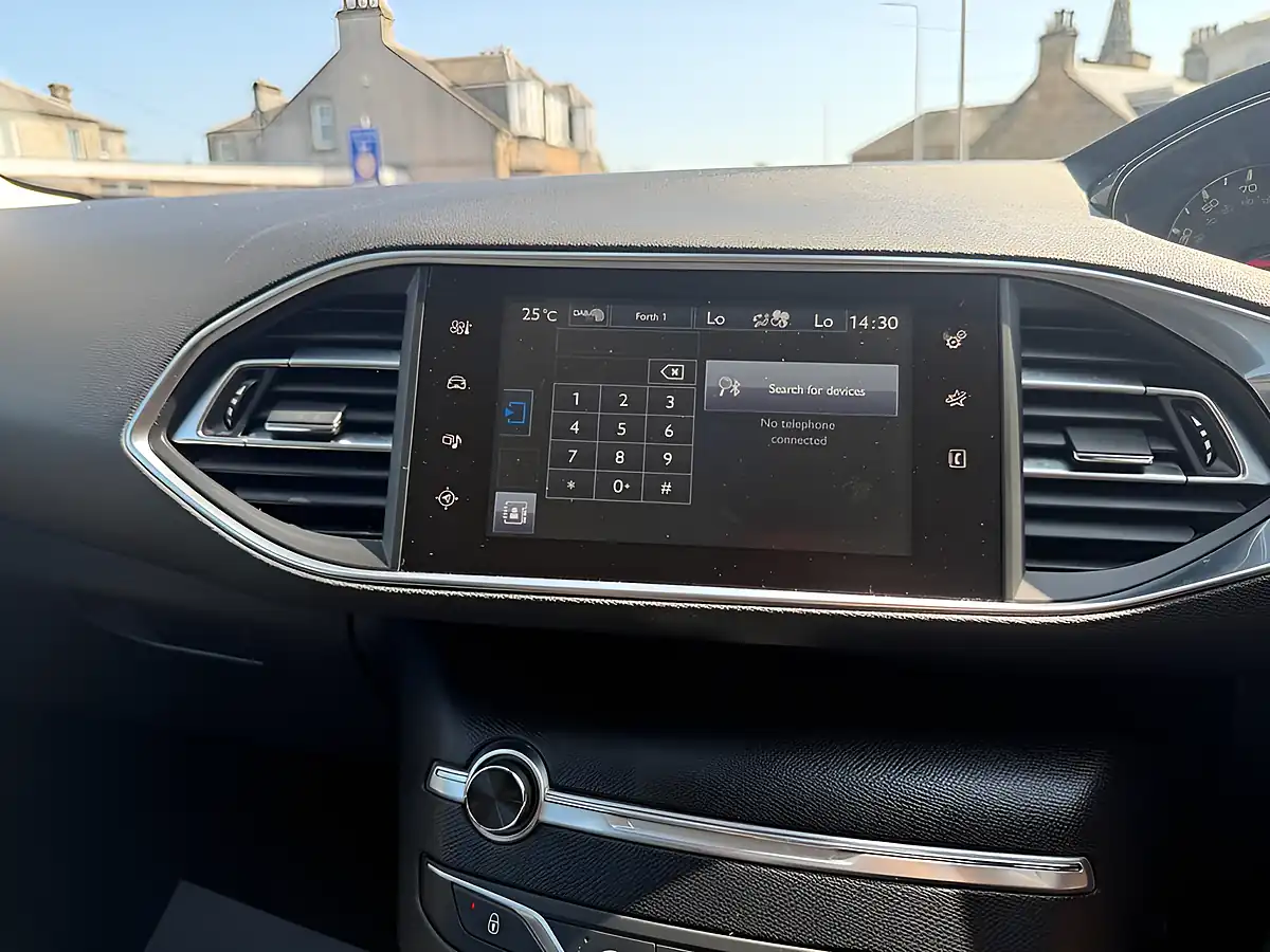 Used 2015 Peugeot 308 Sw Active Rioja Red - Interior and Exterior details 12