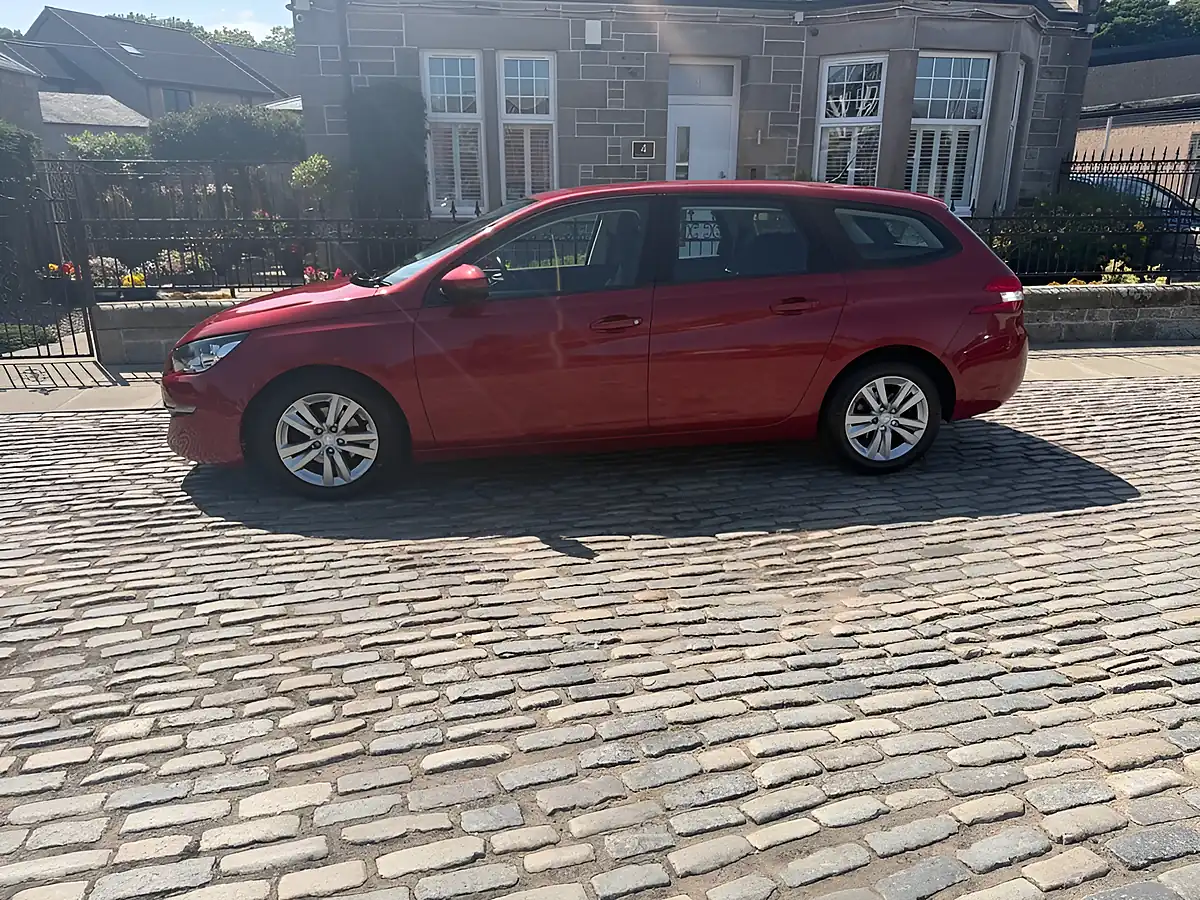 Used 2015 Peugeot 308 Sw Active Rioja Red - Interior and Exterior details 7