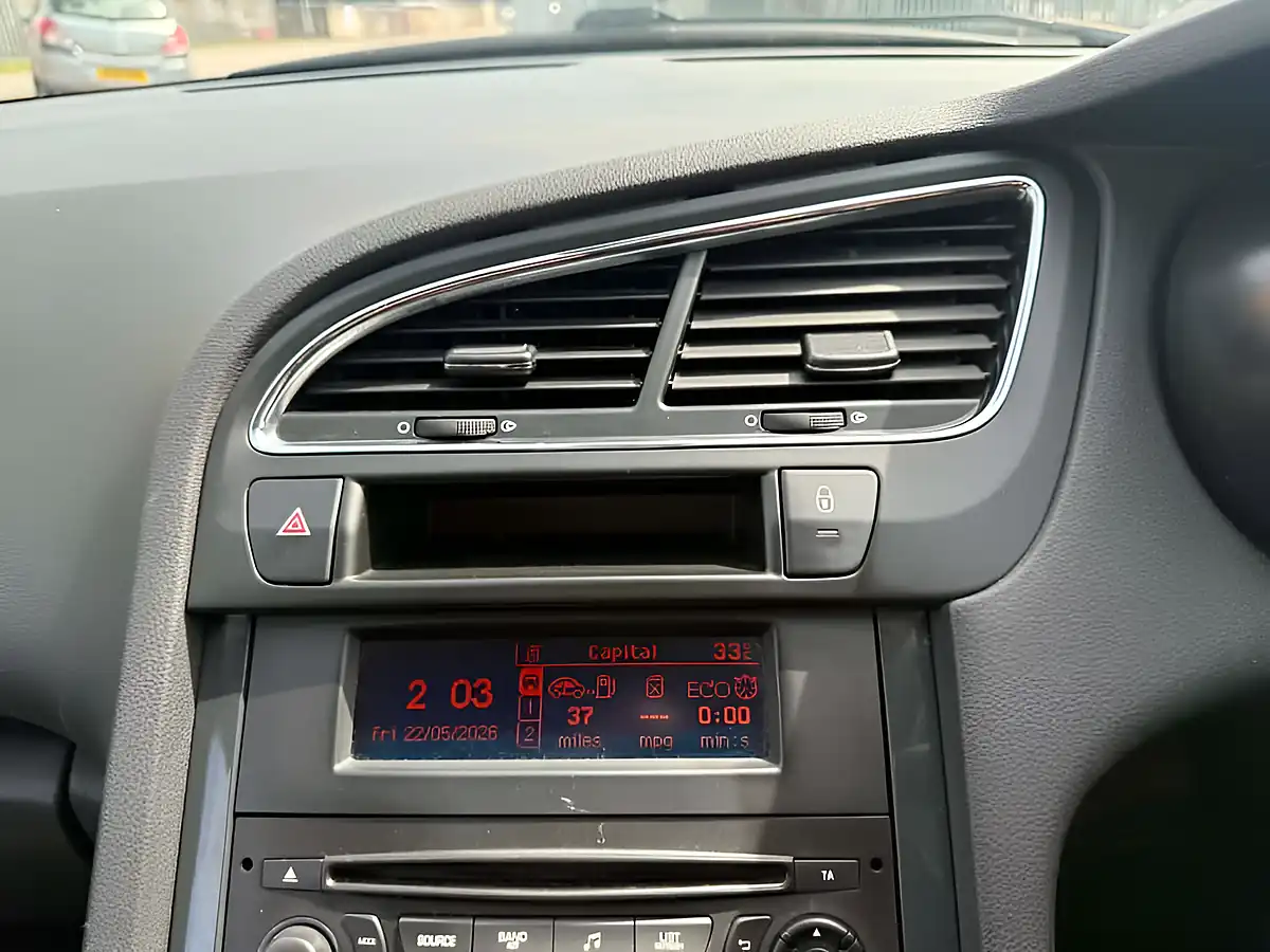 Used 2015 Peugeot 5008 Active Black - Interior and Exterior details 14