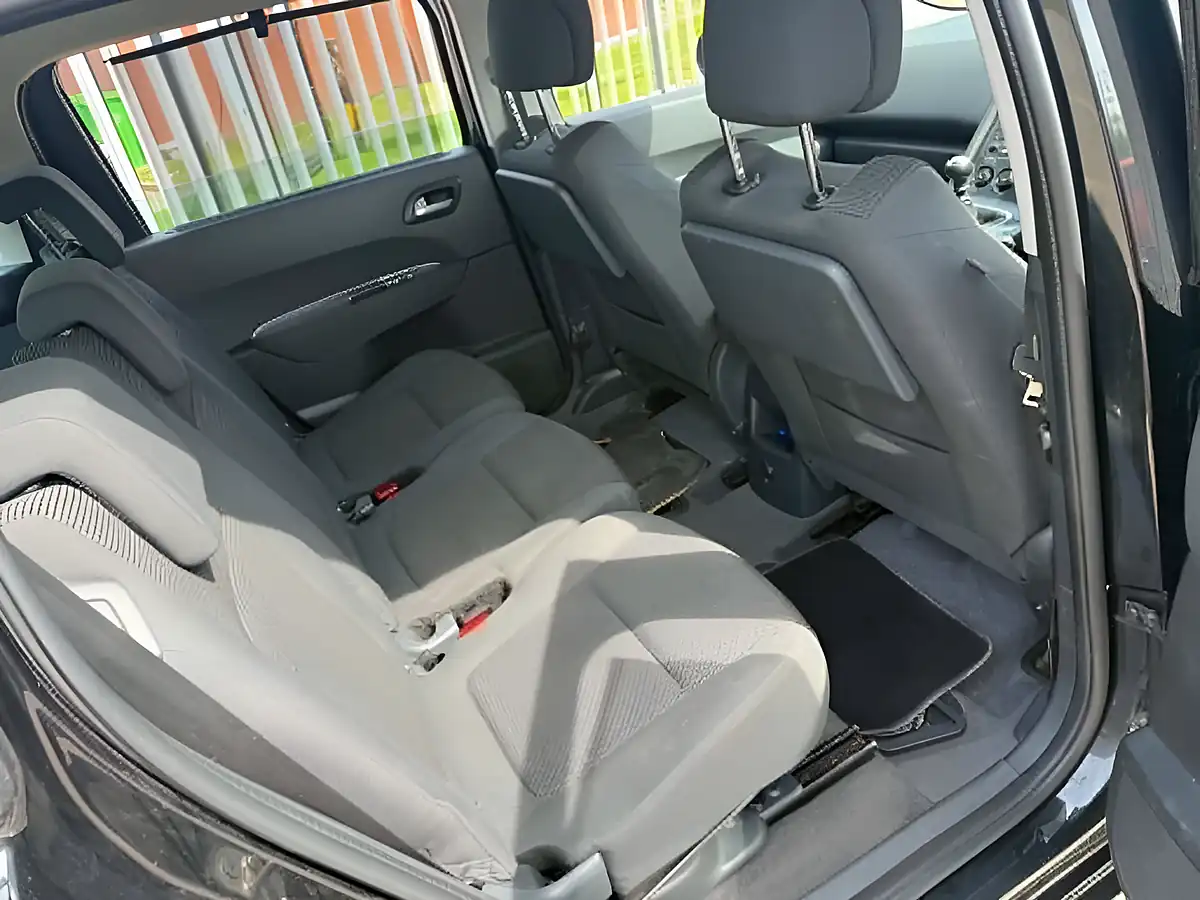 Used 2015 Peugeot 5008 Active Black - Interior and Exterior details 15