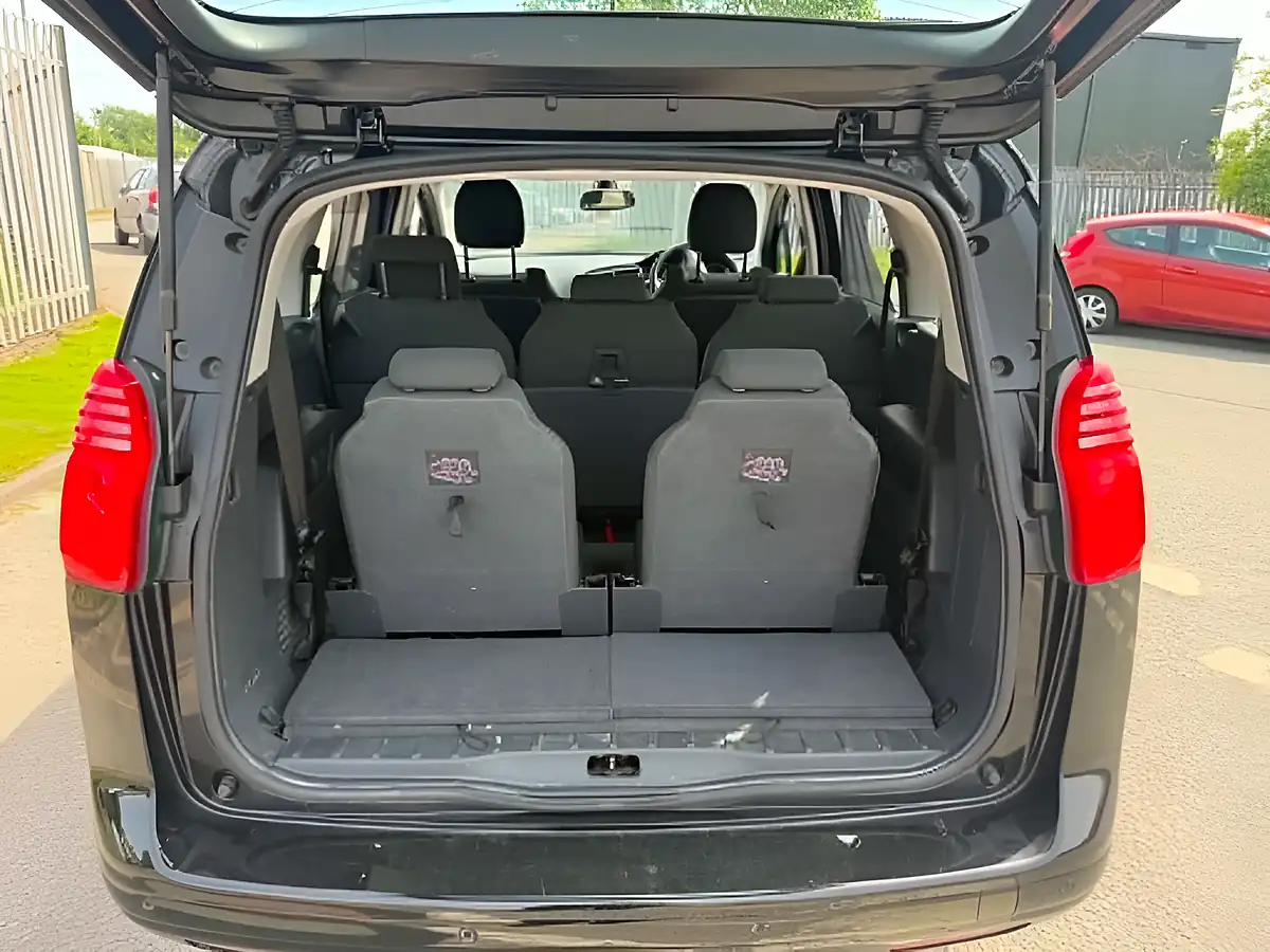 Used 2015 Peugeot 5008 Active Black - Interior and Exterior details 17