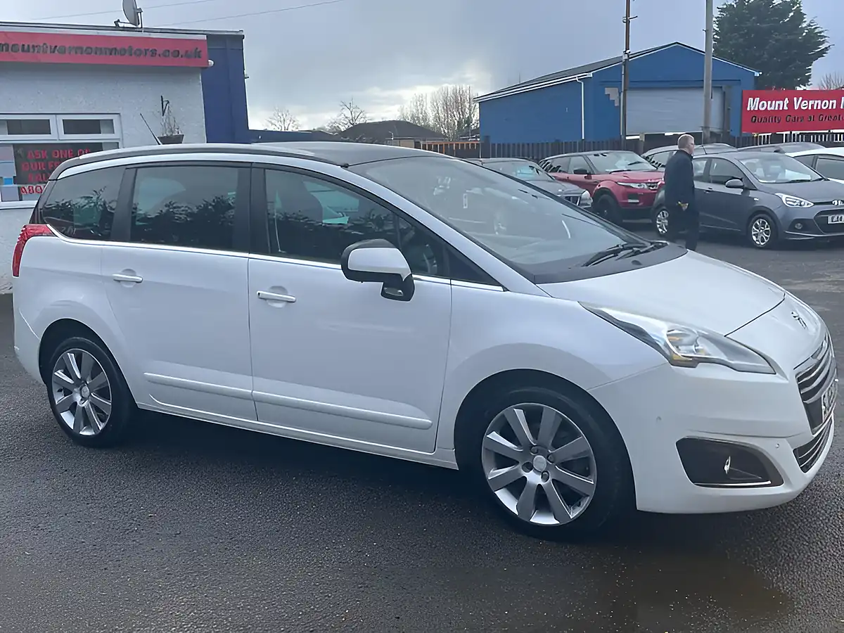Used 2015 Peugeot 5008 Active White - Interior and Exterior details 10