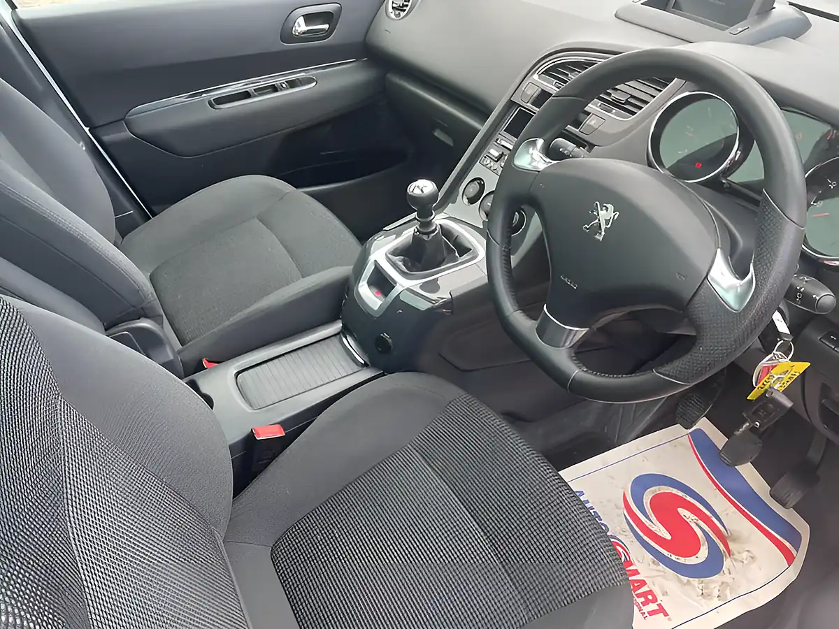 Used 2015 Peugeot 5008 Active White - Interior and Exterior details 12