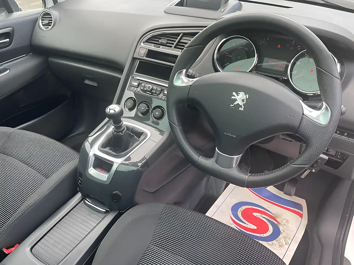 Used 2015 Peugeot 5008 Active White - Interior and Exterior details 13