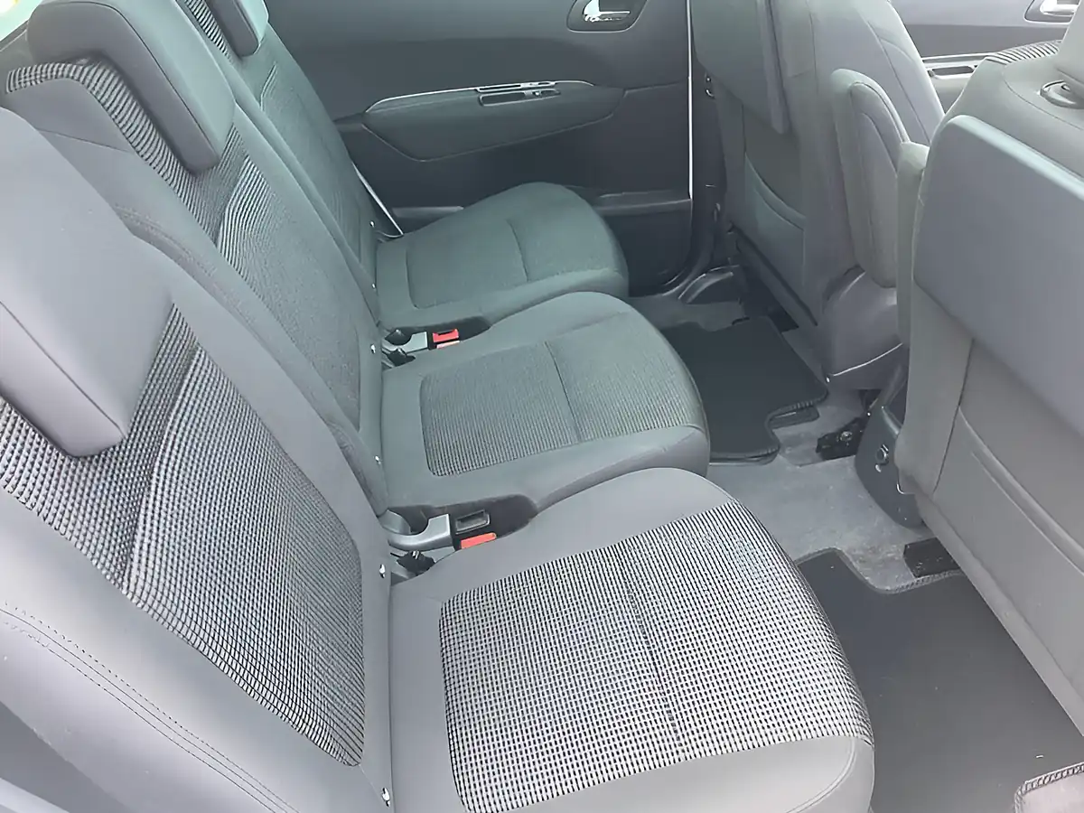 Used 2015 Peugeot 5008 Active White - Interior and Exterior details 16