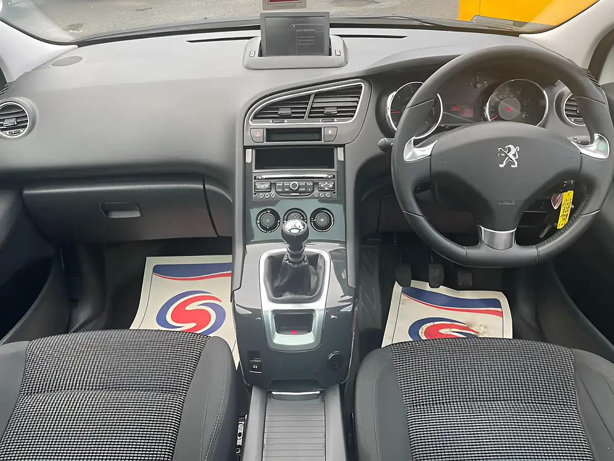 Used 2015 Peugeot 5008 Active White - Interior and Exterior details 17