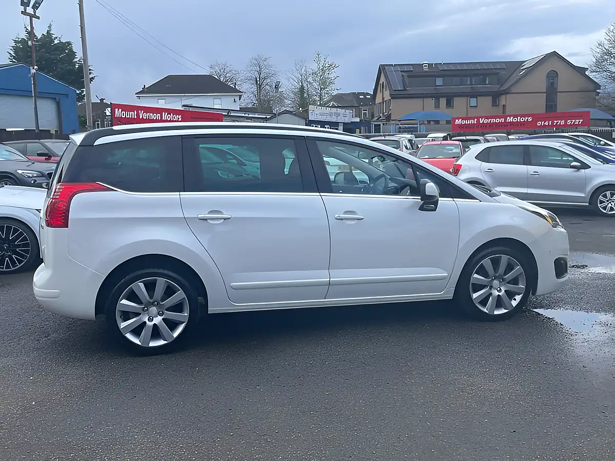 Used 2015 Peugeot 5008 Active White - Interior and Exterior details 9