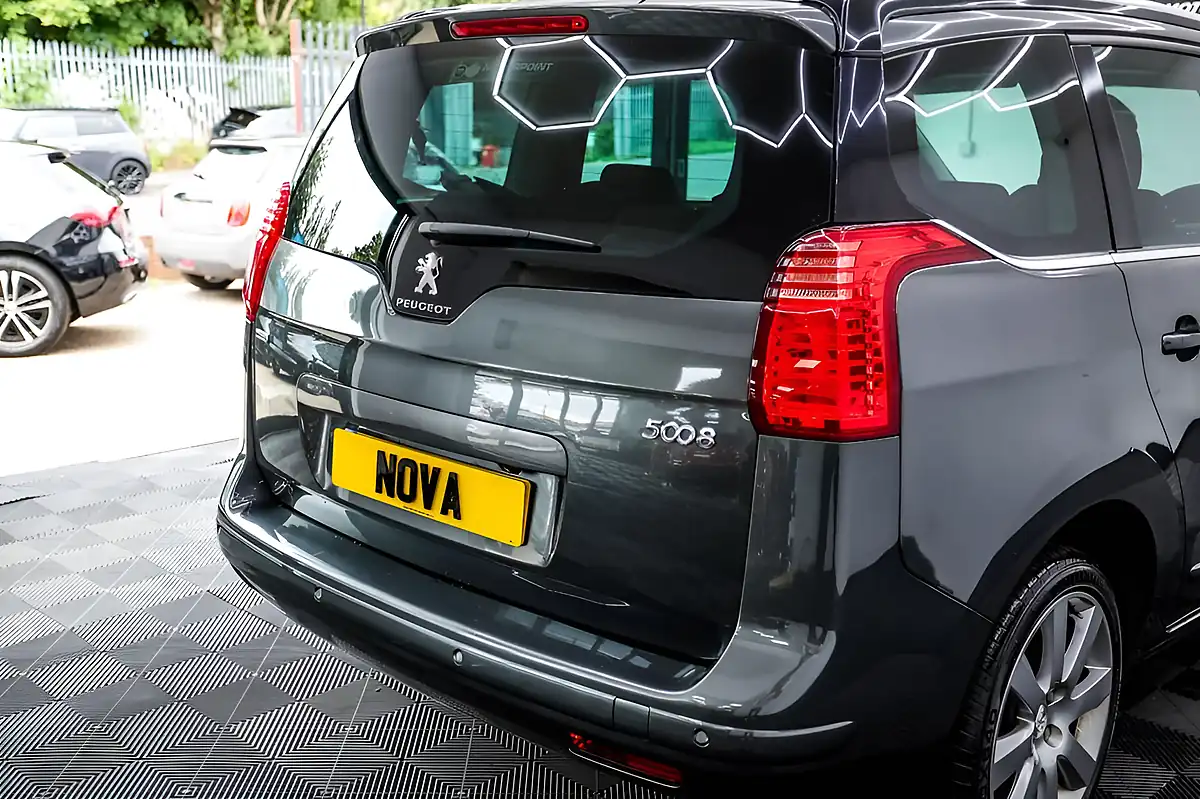Used 2015 Peugeot 5008 Allure Grey - Interior and Exterior details 10