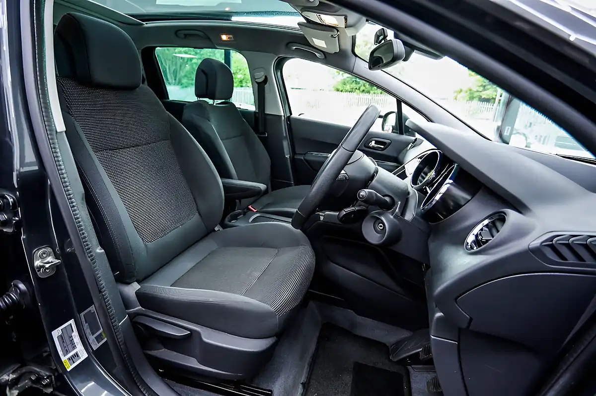 Used 2015 Peugeot 5008 Allure Grey - Interior and Exterior details 13
