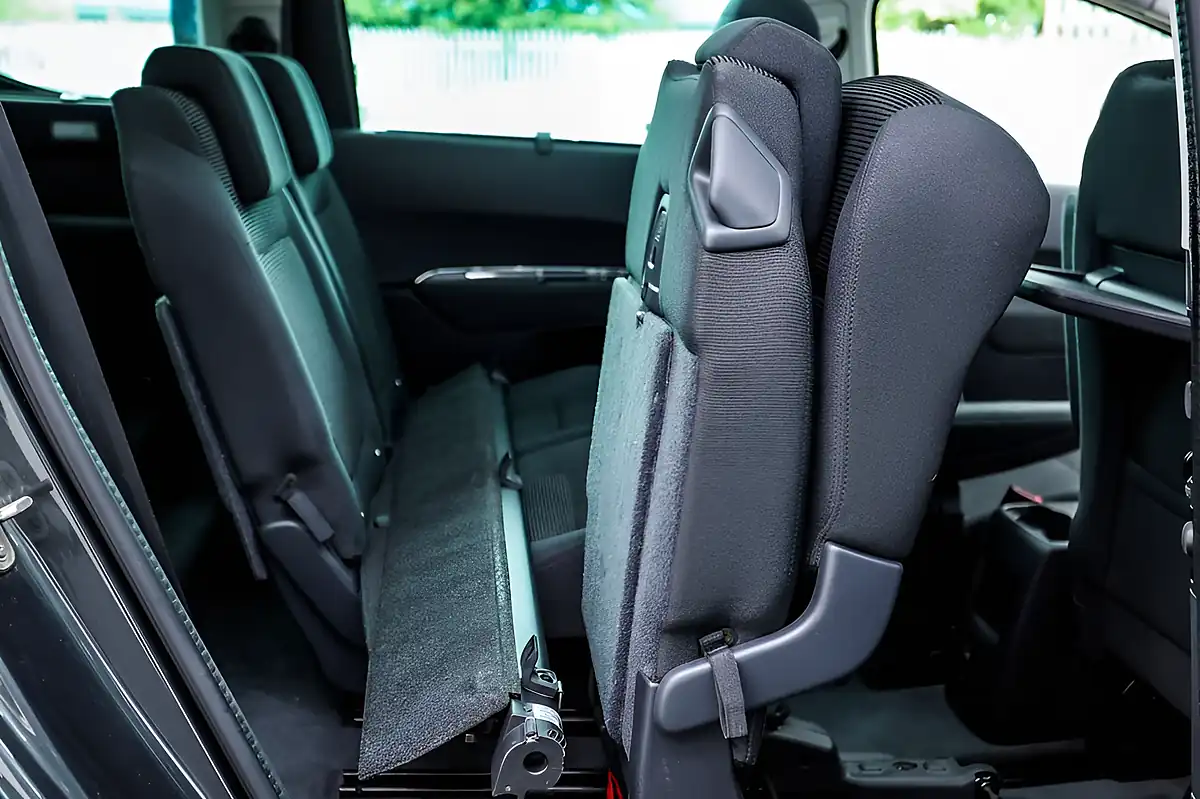 Used 2015 Peugeot 5008 Allure Grey - Interior and Exterior details 14