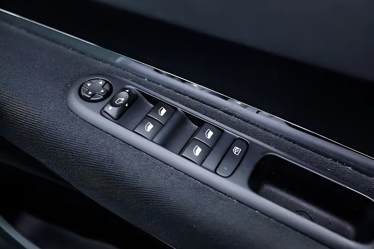 Used 2015 Peugeot 5008 Allure Grey - Interior and Exterior details 15