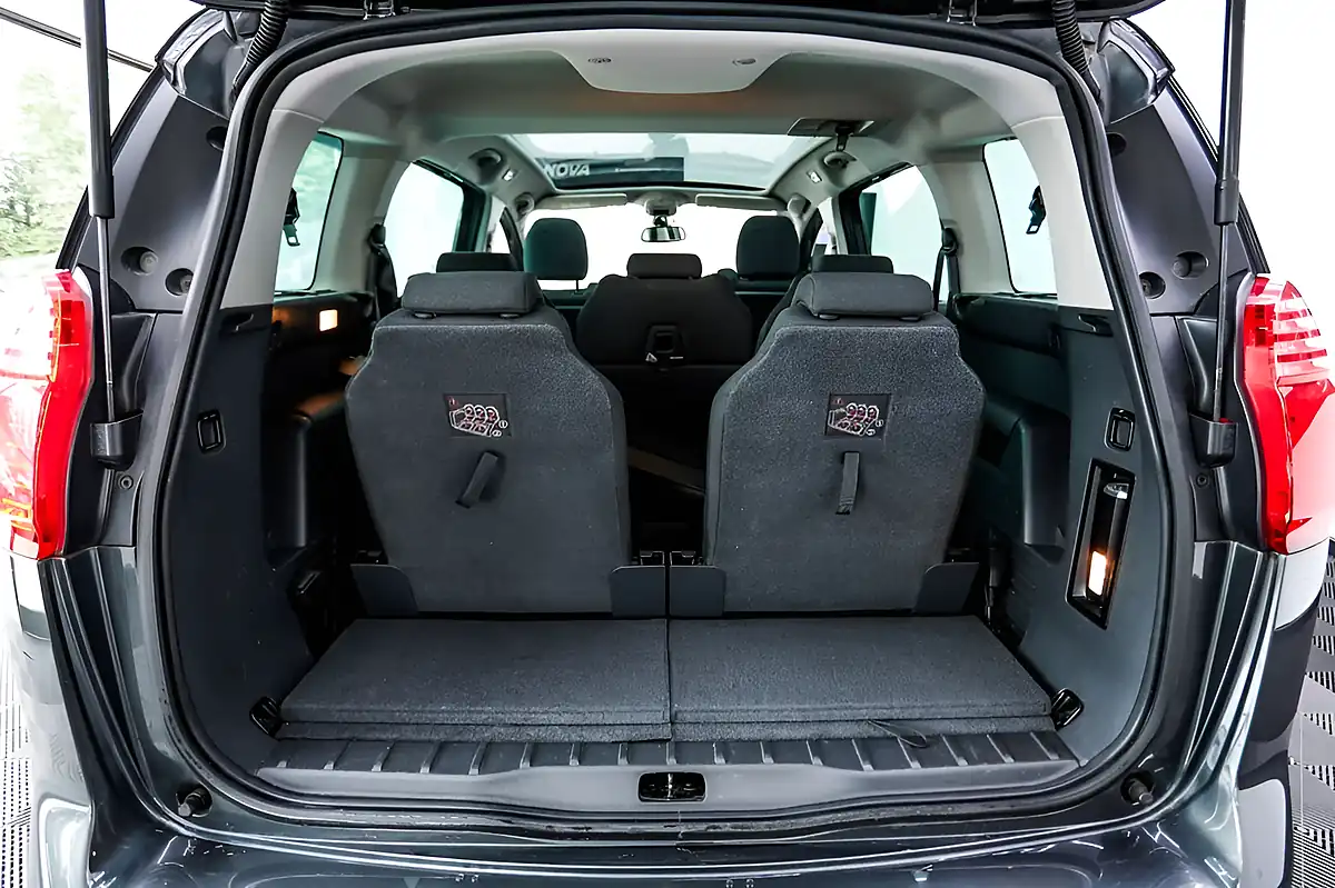 Used 2015 Peugeot 5008 Allure Grey - Interior and Exterior details 19