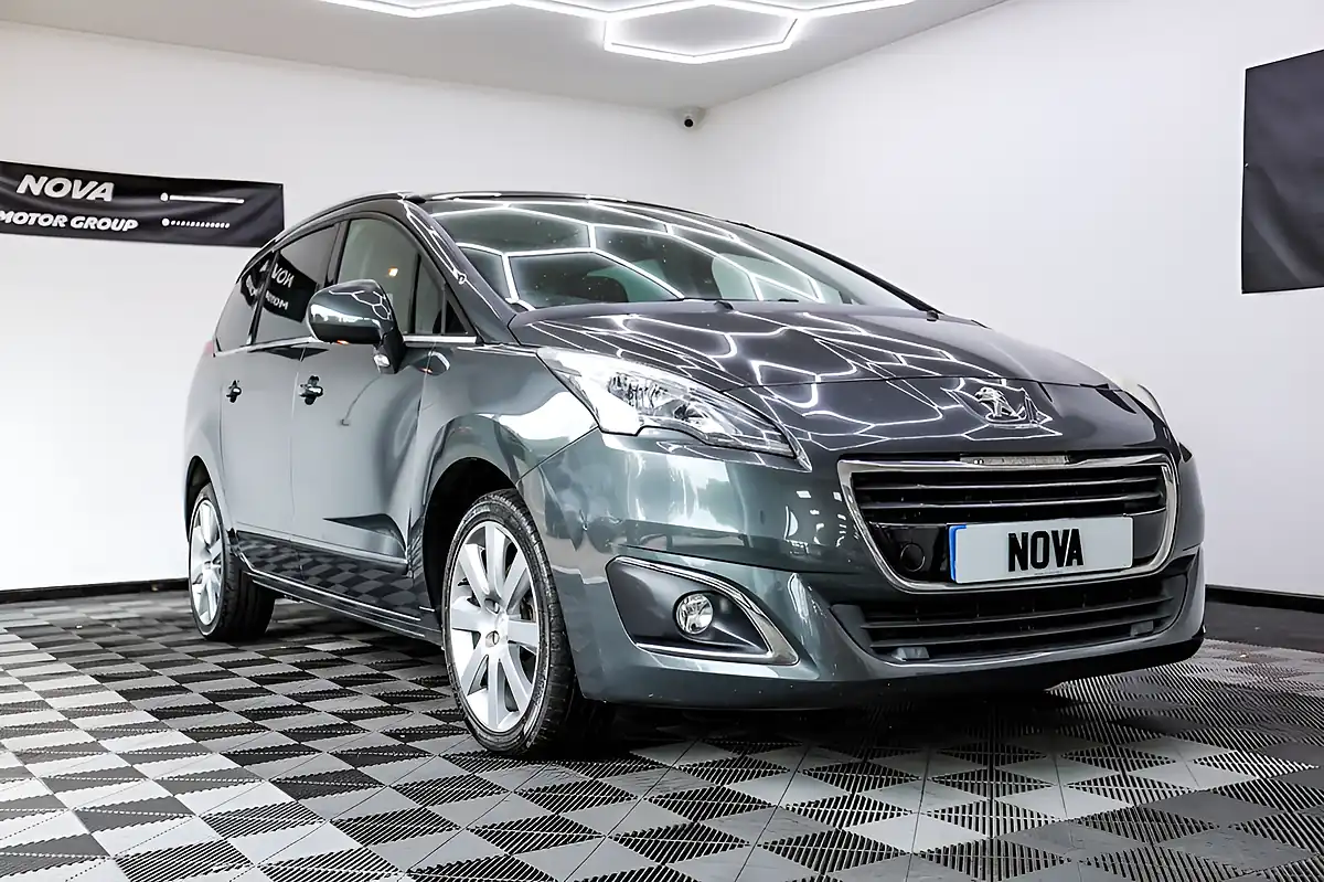 Used 2015 Peugeot 5008 Allure Grey - Interior and Exterior details 3