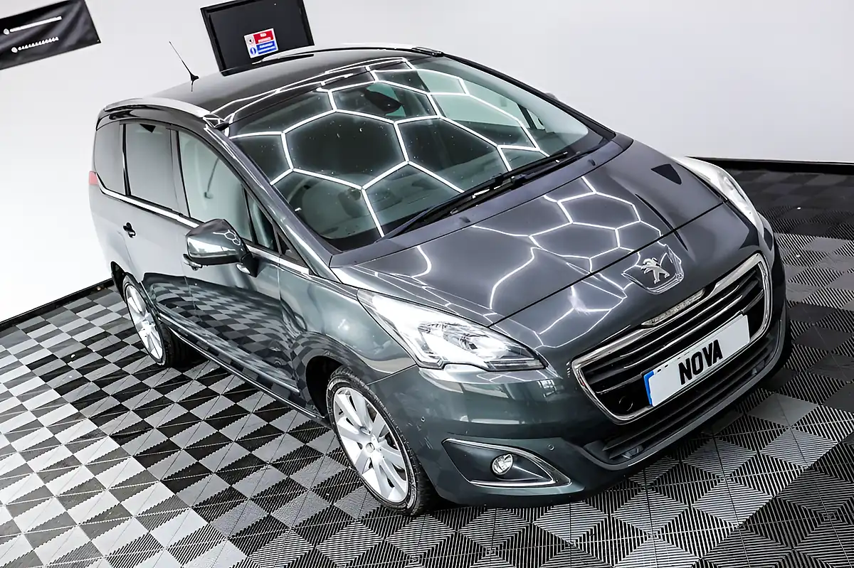 Used 2015 Peugeot 5008 Allure Grey - Interior and Exterior details 4