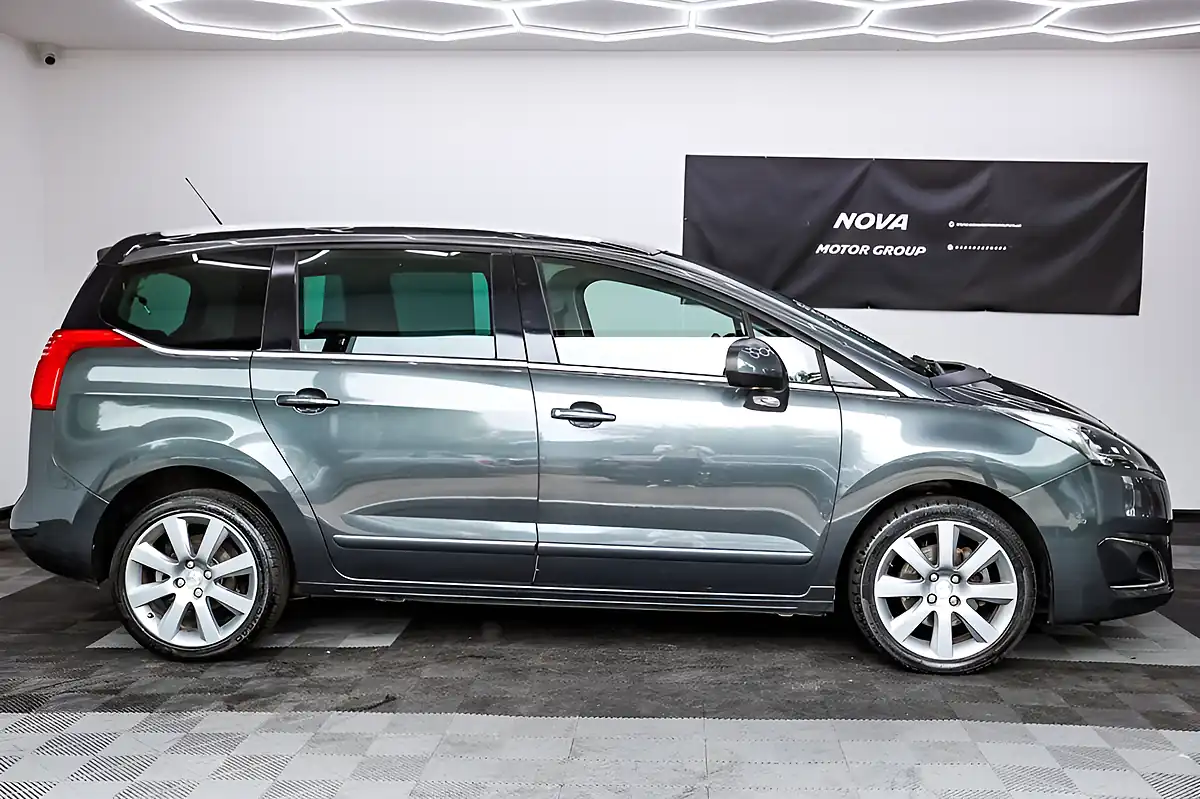 Used 2015 Peugeot 5008 Allure Grey - Interior and Exterior details 5