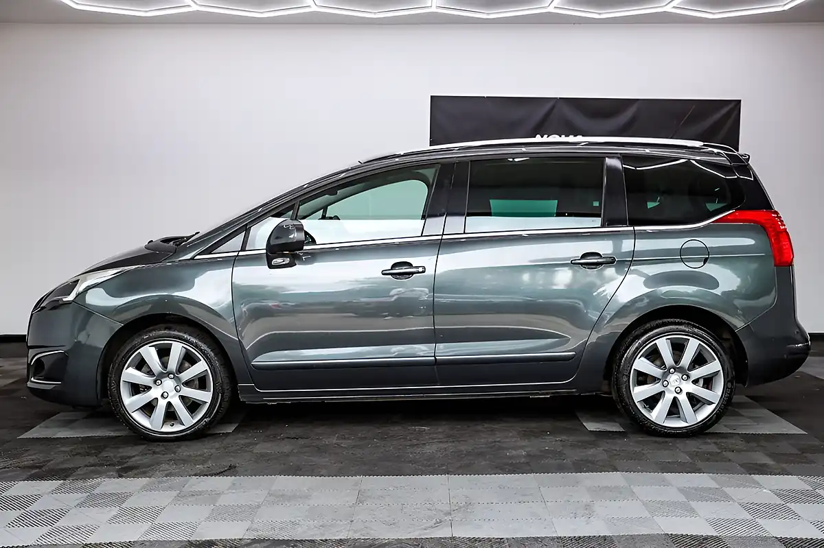 Used 2015 Peugeot 5008 Allure Grey - Interior and Exterior details 6