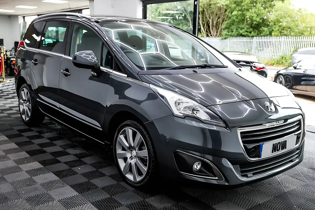 Used 2015 Peugeot 5008 Allure Grey - Interior and Exterior details 9