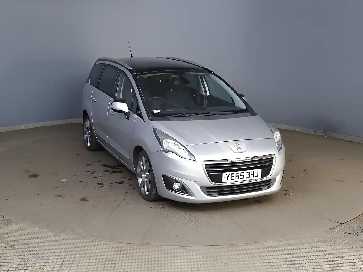 Used 2015 Peugeot 5008 Allure Silver - Front View