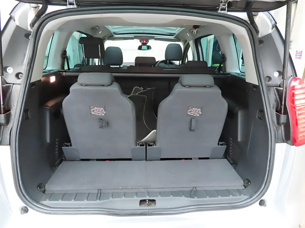 Used 2015 Peugeot 5008 Allure Silver - Interior and Exterior details 10