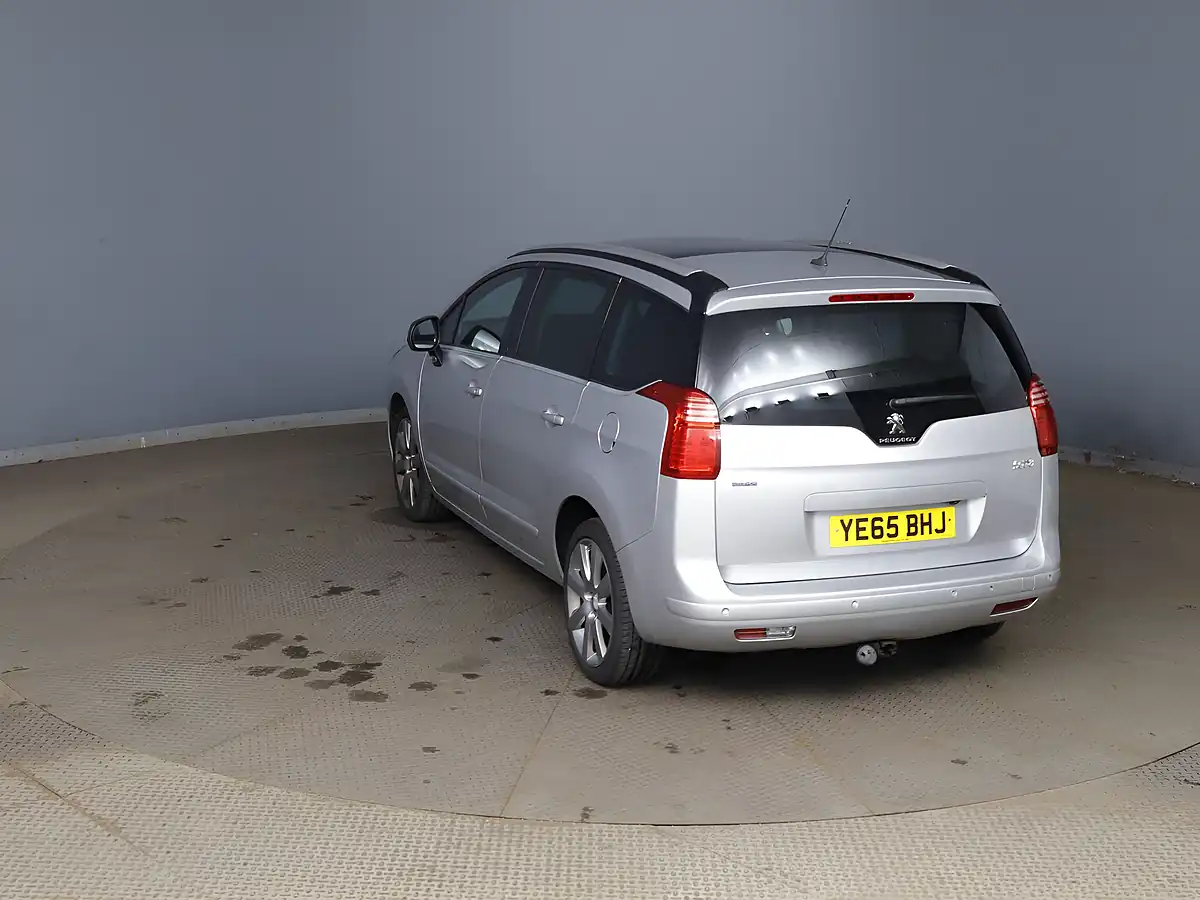 Used 2015 Peugeot 5008 Allure Silver - Interior and Exterior details 4