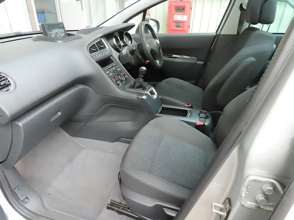 Used 2015 Peugeot 5008 Allure Silver - Interior and Exterior details 8