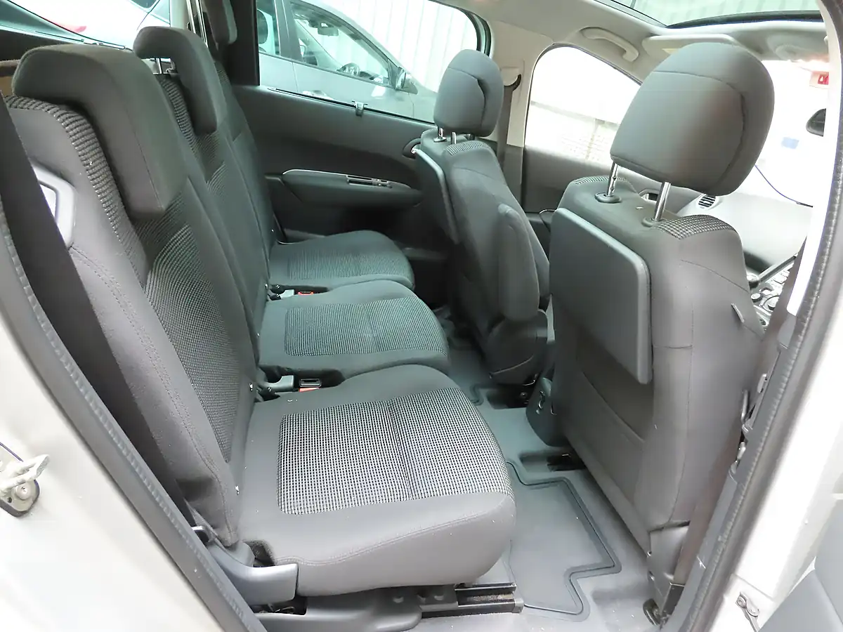 Used 2015 Peugeot 5008 Allure Silver - Interior and Exterior details 9