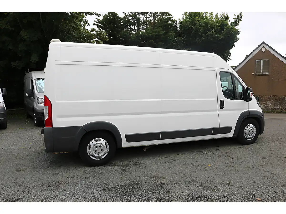 Used 2015 Peugeot Boxer 435 L3H2 P/V White - Interior and Exterior details 10