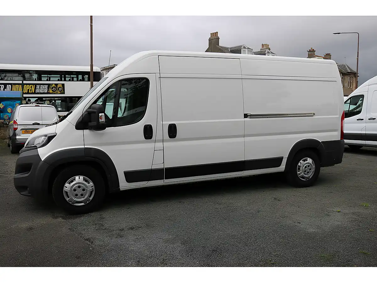 Used 2015 Peugeot Boxer 435 L3H2 P/V White - Interior and Exterior details 4