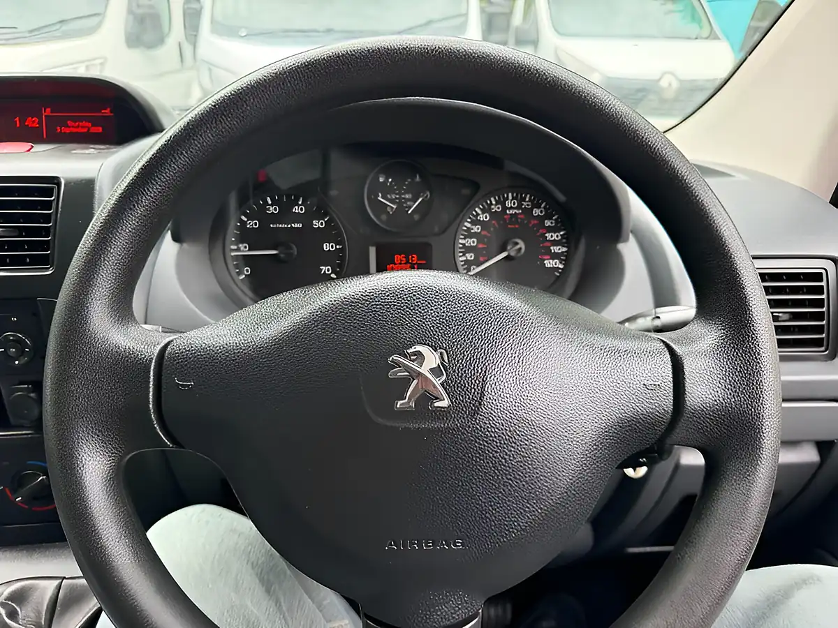 Used 2015 Peugeot Expert Professional White - Interior and Exterior details 13