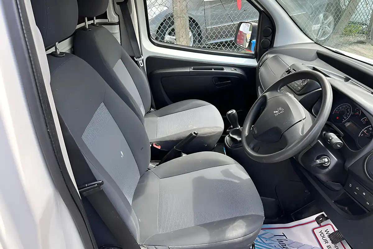 Used 2015 Peugeot Expert S White - Interior and Exterior details 10