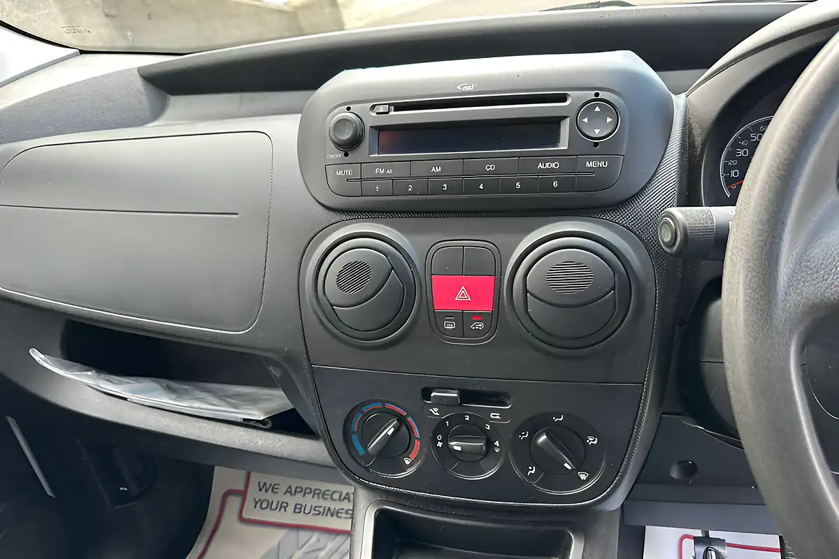 Used 2015 Peugeot Expert S White - Interior and Exterior details 11