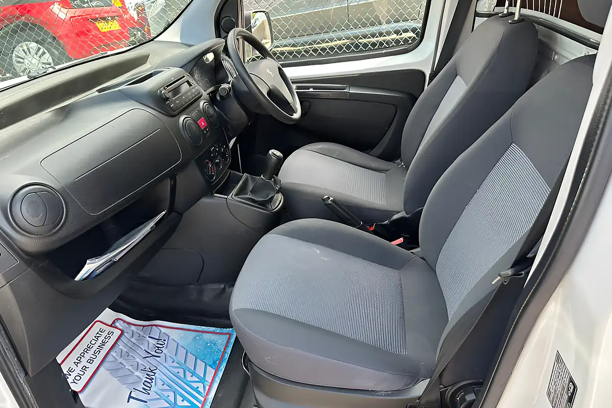 Used 2015 Peugeot Expert S White - Interior and Exterior details 13