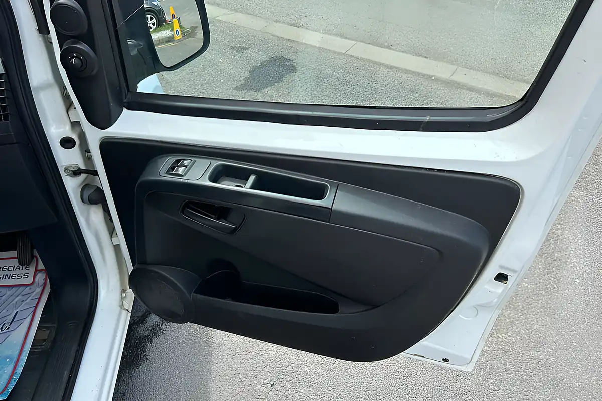 Used 2015 Peugeot Expert S White - Interior and Exterior details 19