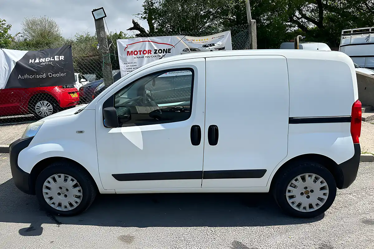 Used 2015 Peugeot Expert S White - Interior and Exterior details 4