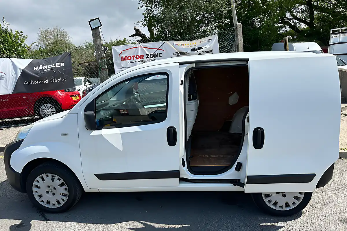 Used 2015 Peugeot Expert S White - Interior and Exterior details 6