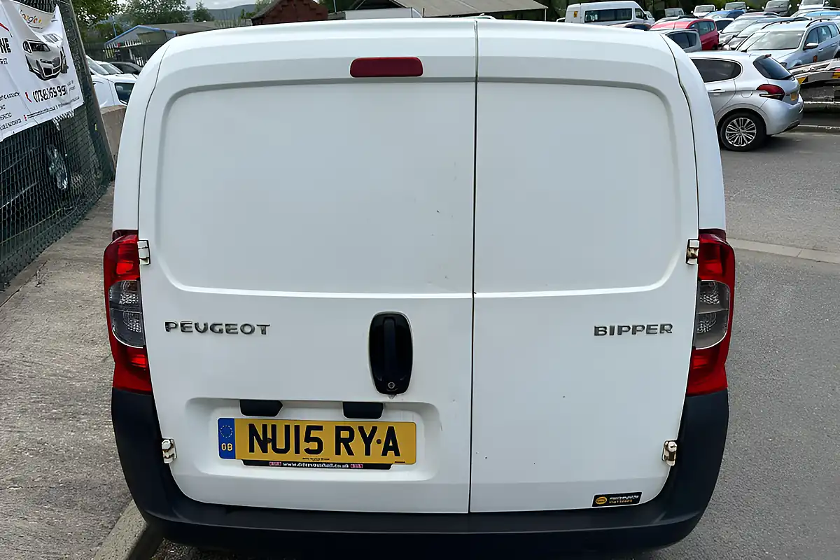 Used 2015 Peugeot Expert S White - Interior and Exterior details 7