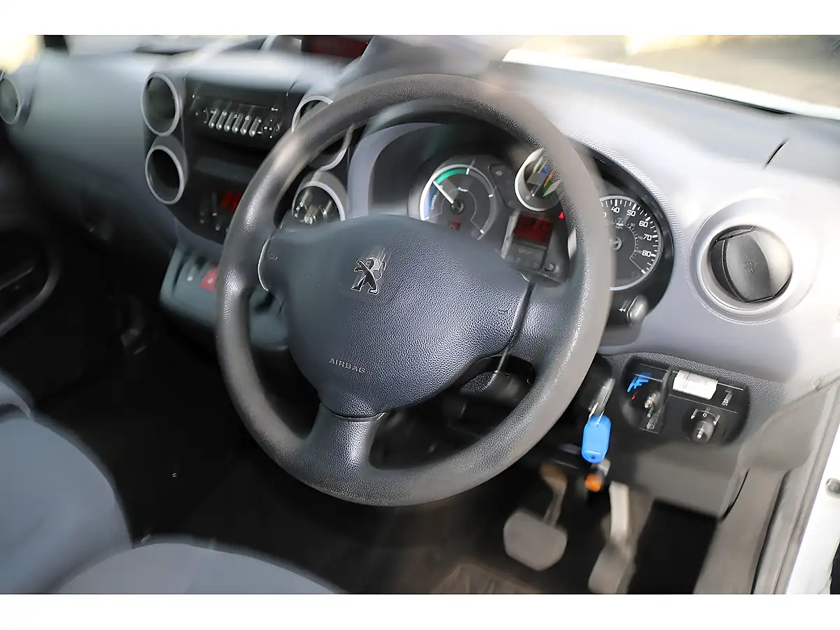 Used 2015 Peugeot Partner 3 Seater White - Interior and Exterior details 14