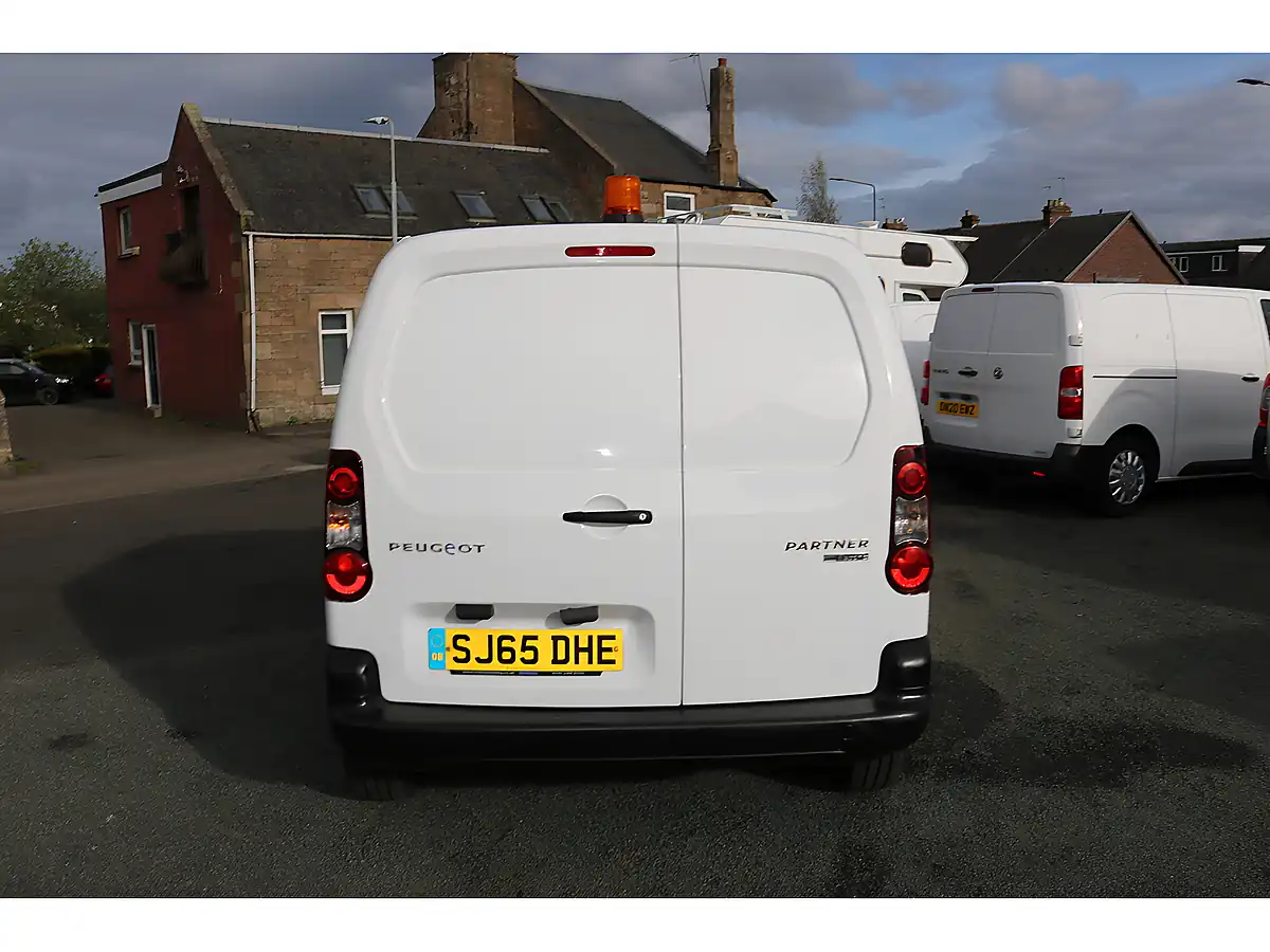 Used 2015 Peugeot Partner 3 Seater White - Interior and Exterior details 8
