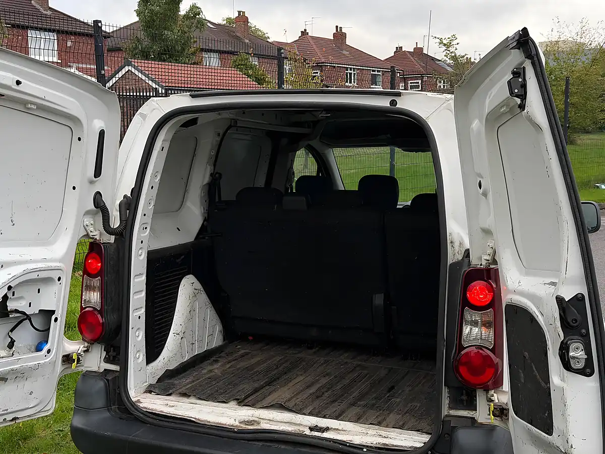 Used 2015 Peugeot Partner 625 Professional L1 White - Interior and Exterior details 10