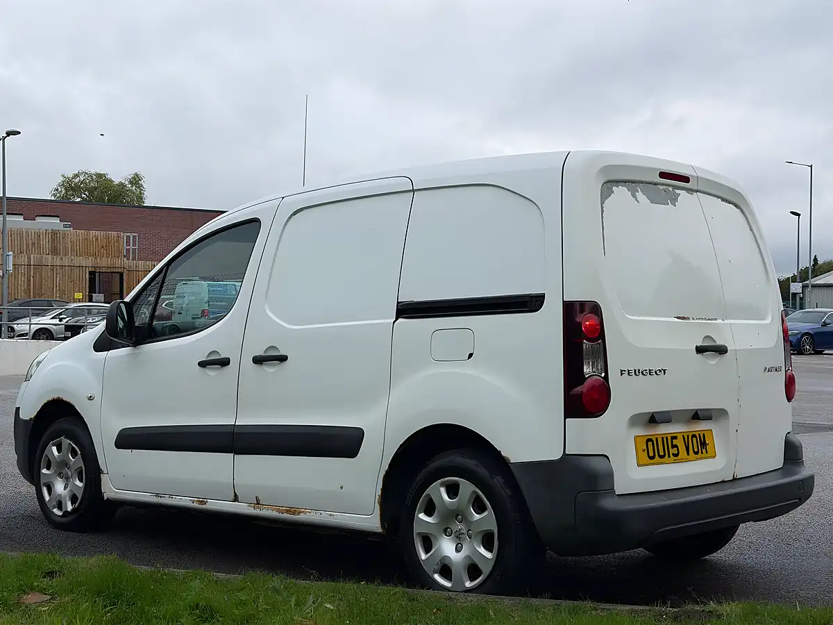 Used 2015 Peugeot Partner 625 Professional L1 White - Interior and Exterior details 9