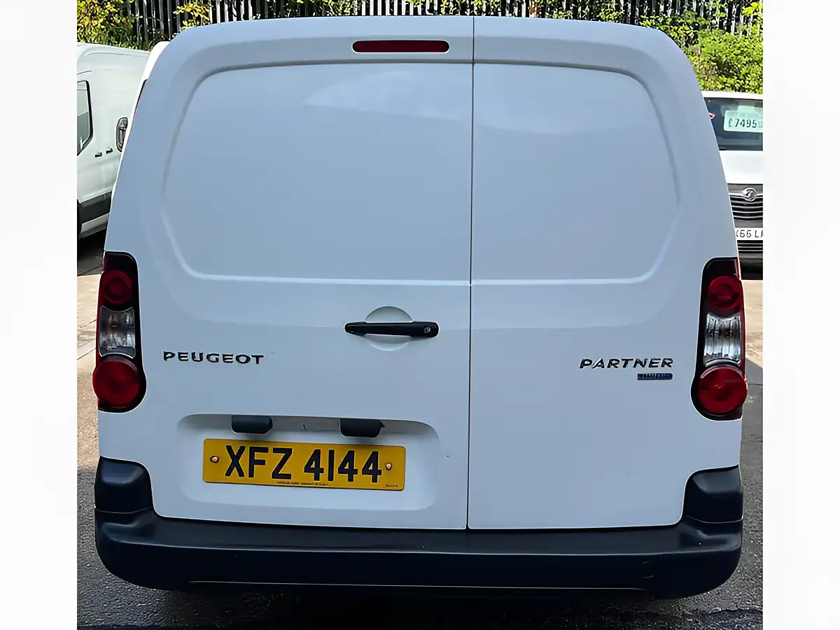 Used 2015 Peugeot Partner 750 Se White - Interior and Exterior details 10