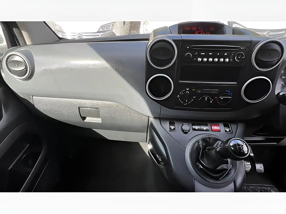 Used 2015 Peugeot Partner 750 Se White - Interior and Exterior details 17