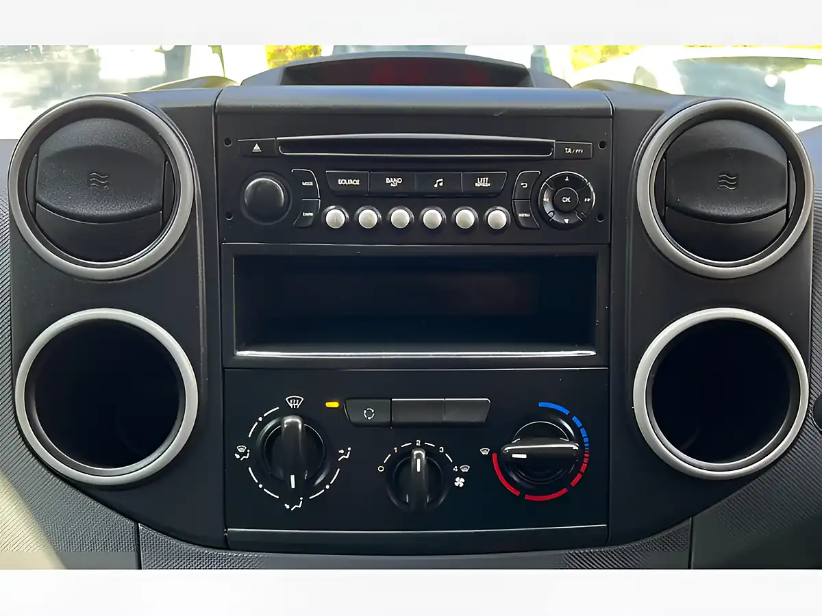 Used 2015 Peugeot Partner 750 Se White - Interior and Exterior details 18