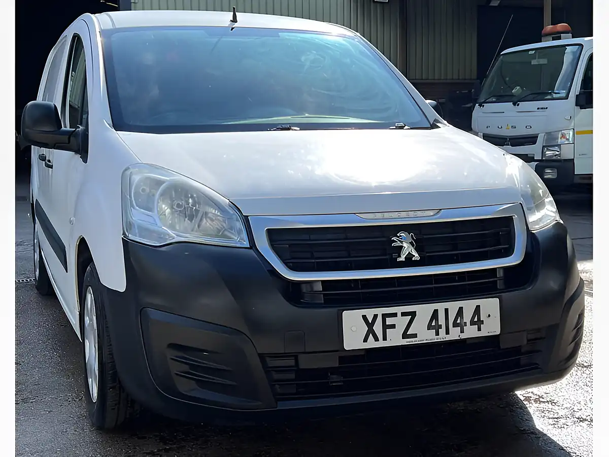 Used 2015 Peugeot Partner 750 Se White - Interior and Exterior details 2