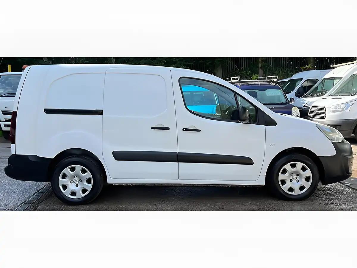 Used 2015 Peugeot Partner 750 Se White - Interior and Exterior details 5