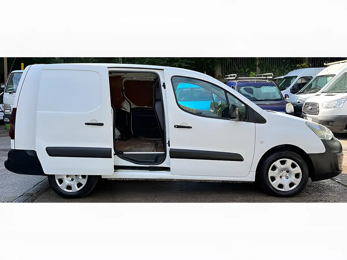 Used 2015 Peugeot Partner 750 Se White - Interior and Exterior details 6