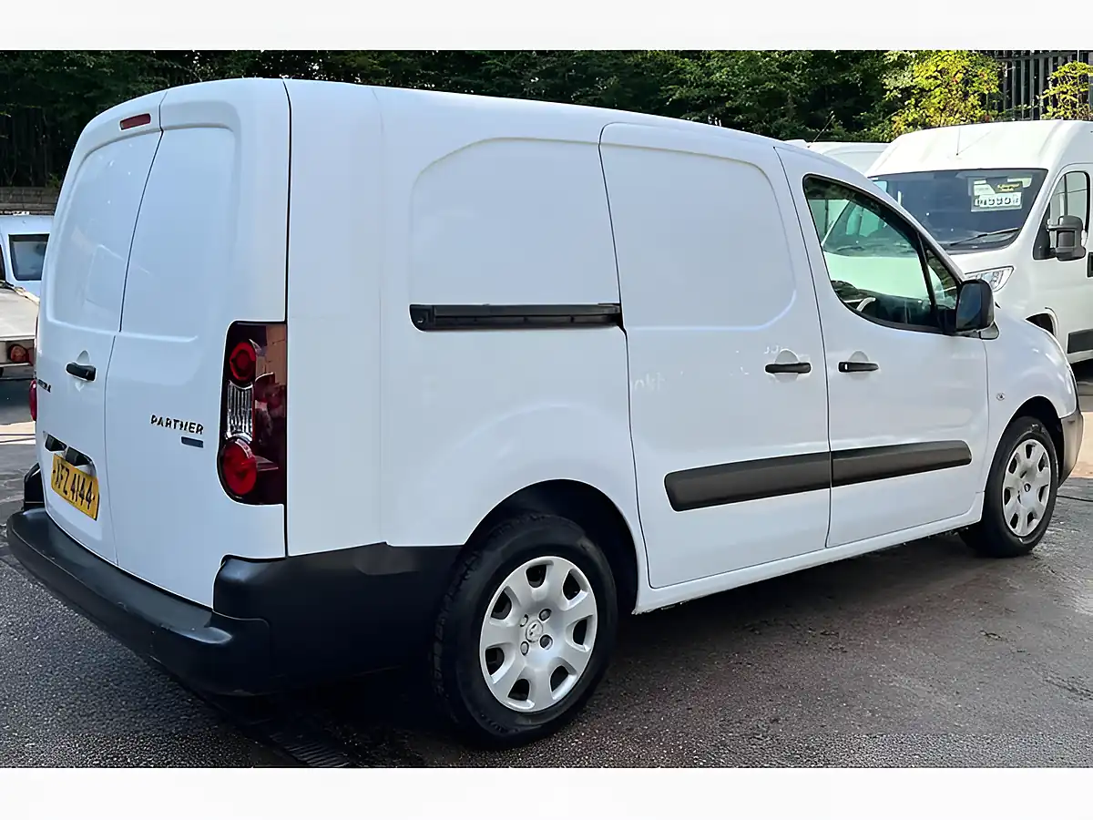 Used 2015 Peugeot Partner 750 Se White - Interior and Exterior details 9