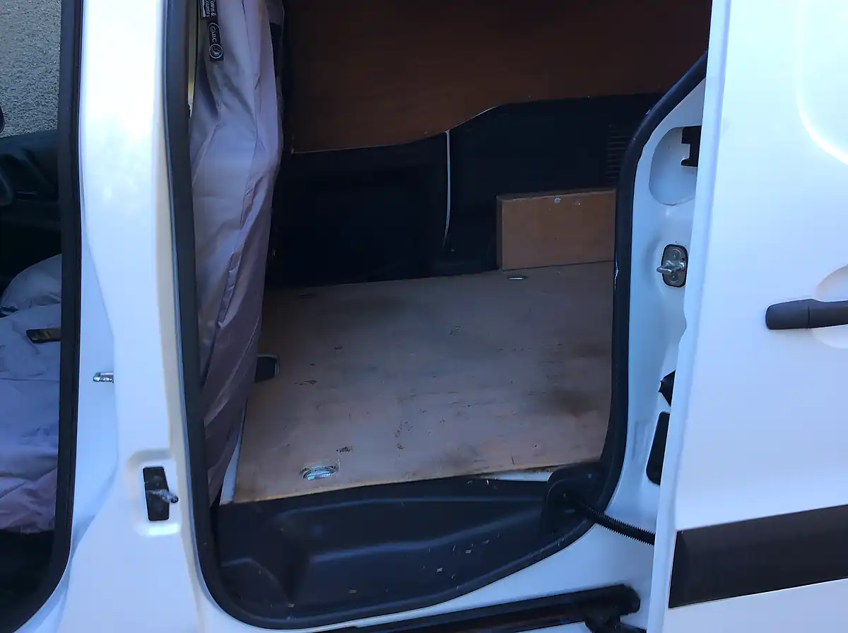 Used 2015 Peugeot Partner 850 Professional White - Interior and Exterior details 12