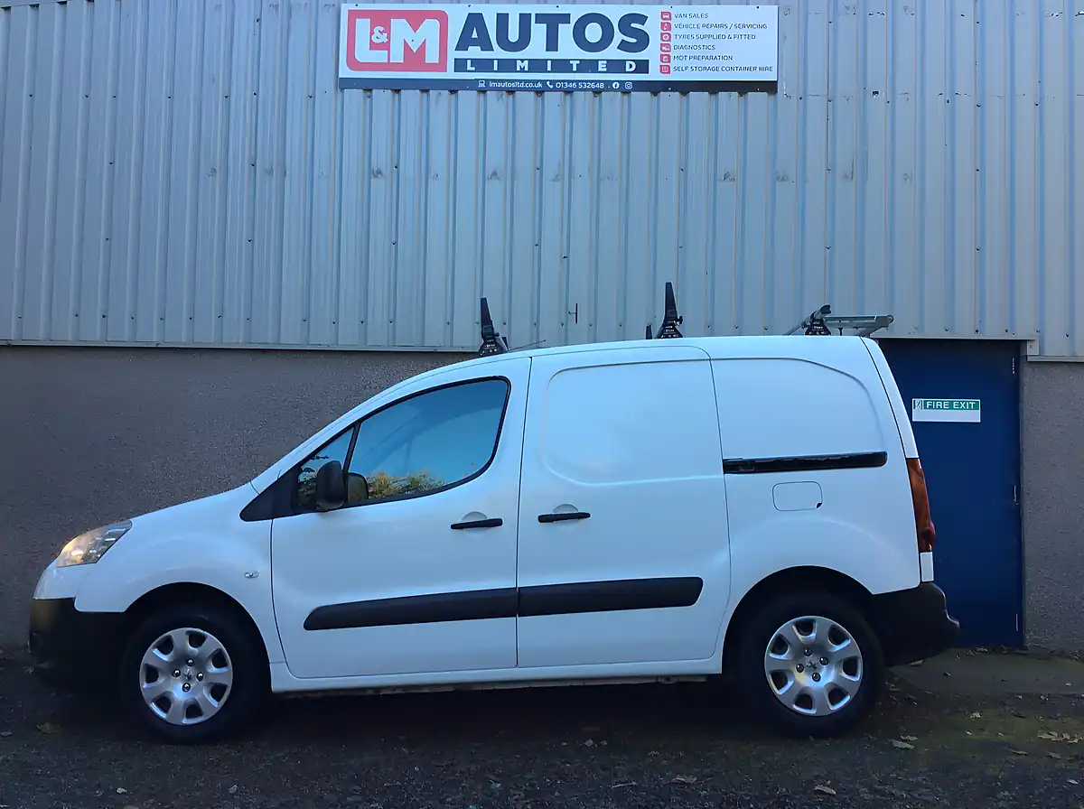 Used 2015 Peugeot Partner 850 Professional White - Interior and Exterior details 4